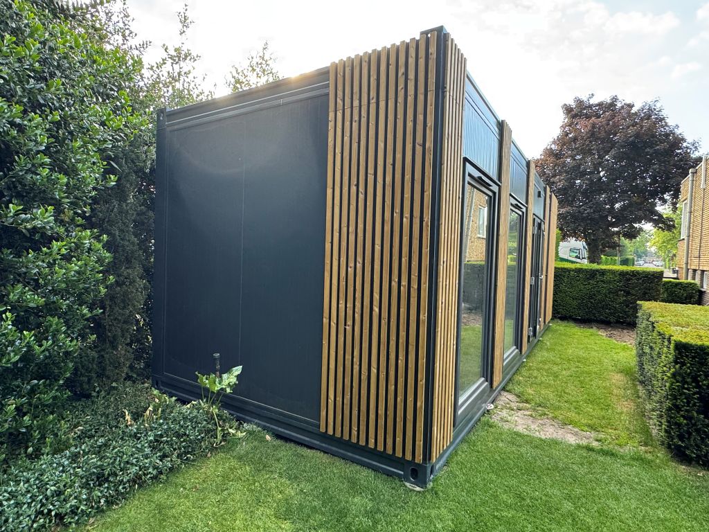 luxe woonunit prefhomes in de tuin