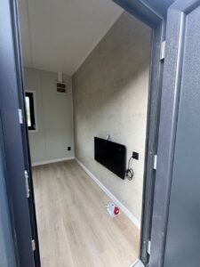 prefab unit prefhomes binnenzijde met tv