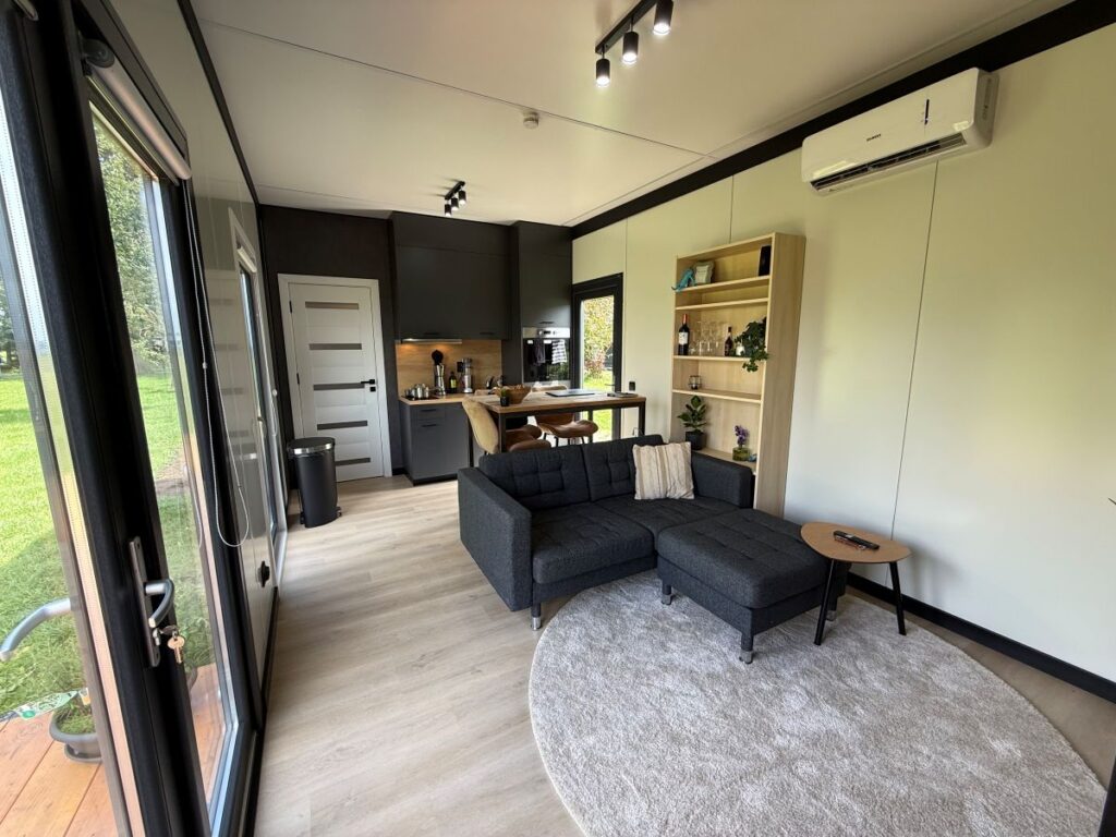 ingerichte woonkamer modulaire unit