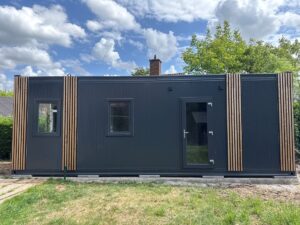 prefab bijgebouw voorzijde